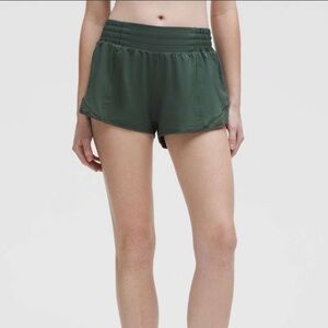 lululemon HR 2.5 hotty hot shorts